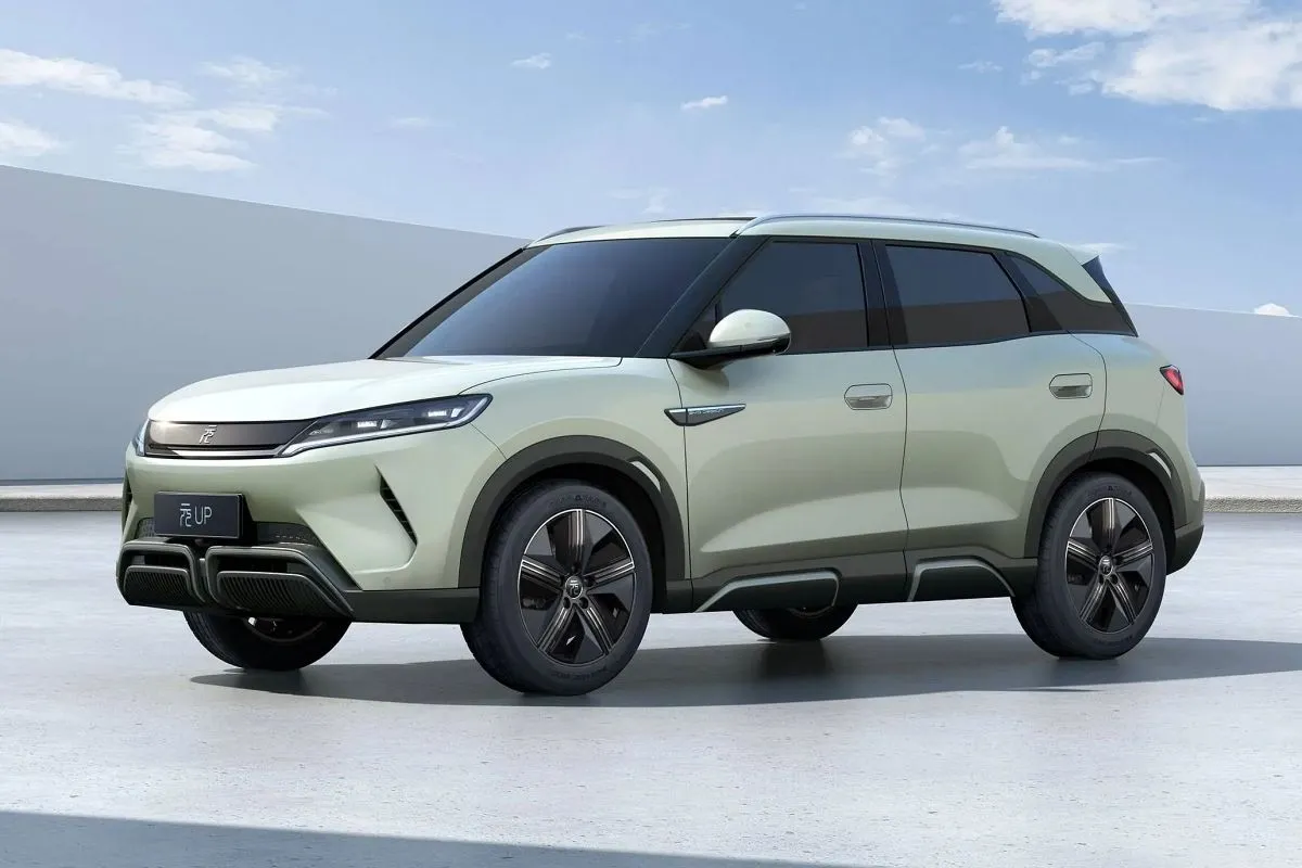 BYD Atto 2 DM-i: PHEV Specs, Price & Range Europe - Image 2