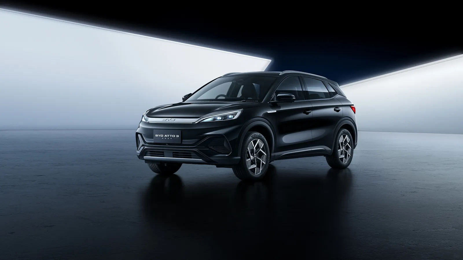 BYD Atto 3 Complete Guide: Review, Price, Specs Europe 2026 - Image 2