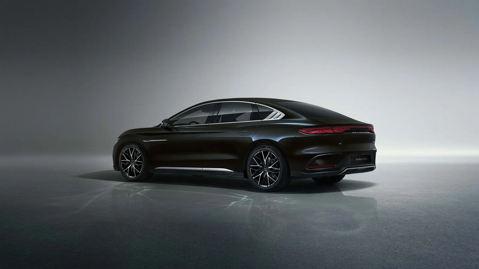 BYD Han Complete Guide: Executive EV Sedan in Europe - Image 8