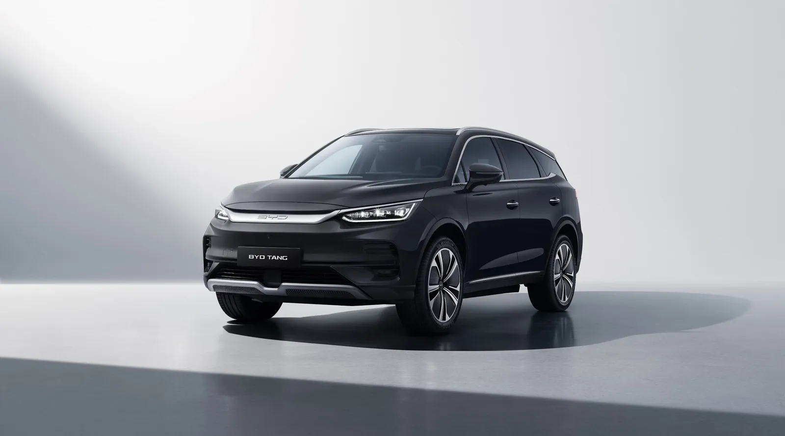 BYD Tang Review: Seven-Seat EV SUV — Price, Range, Europe - Image 2