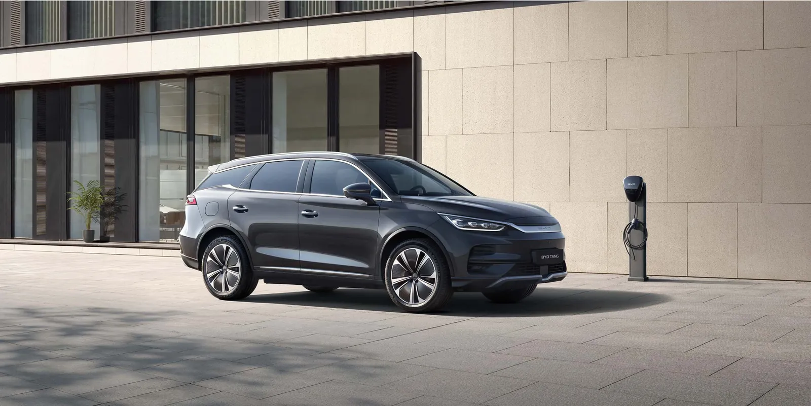 BYD Tang Review: Seven-Seat EV SUV — Price, Range, Europe - Image 3