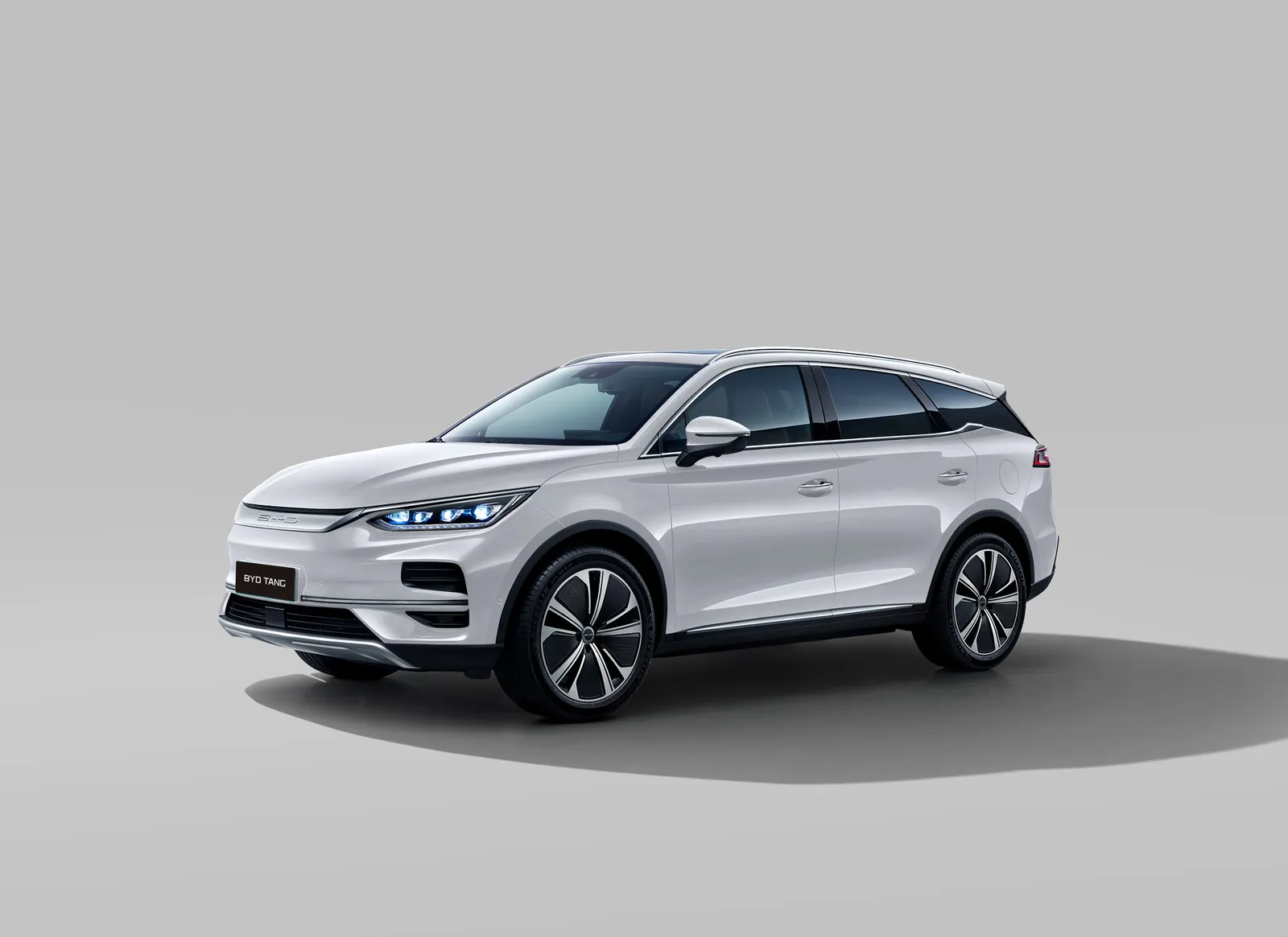 BYD Tang Review: Seven-Seat EV SUV — Price, Range, Europe - Image 4