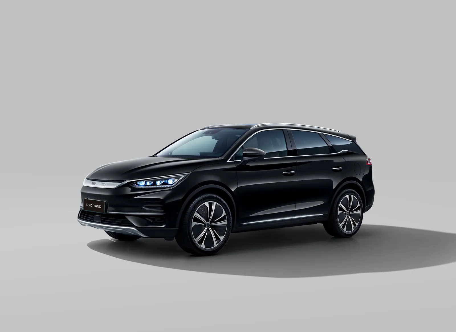 BYD Tang Review: Seven-Seat EV SUV — Price, Range, Europe - Image 5