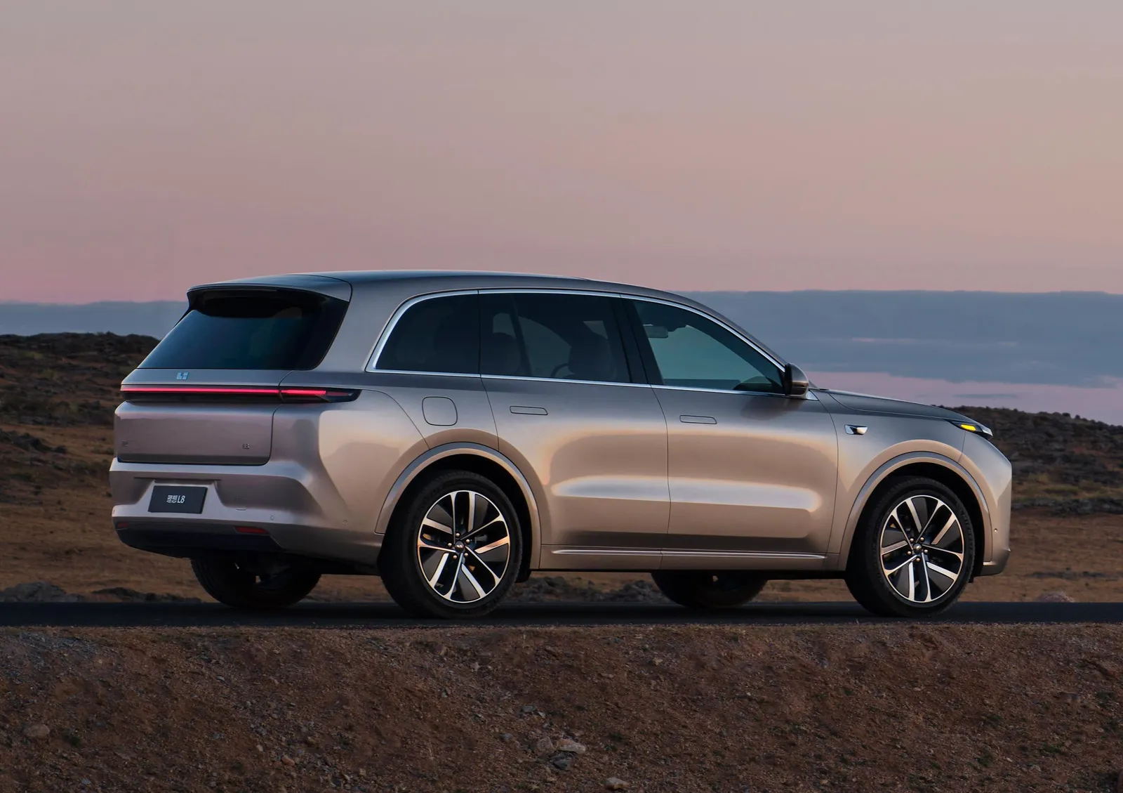 Li Auto L8 and L7: EREV Family SUVs Compared - Image 10