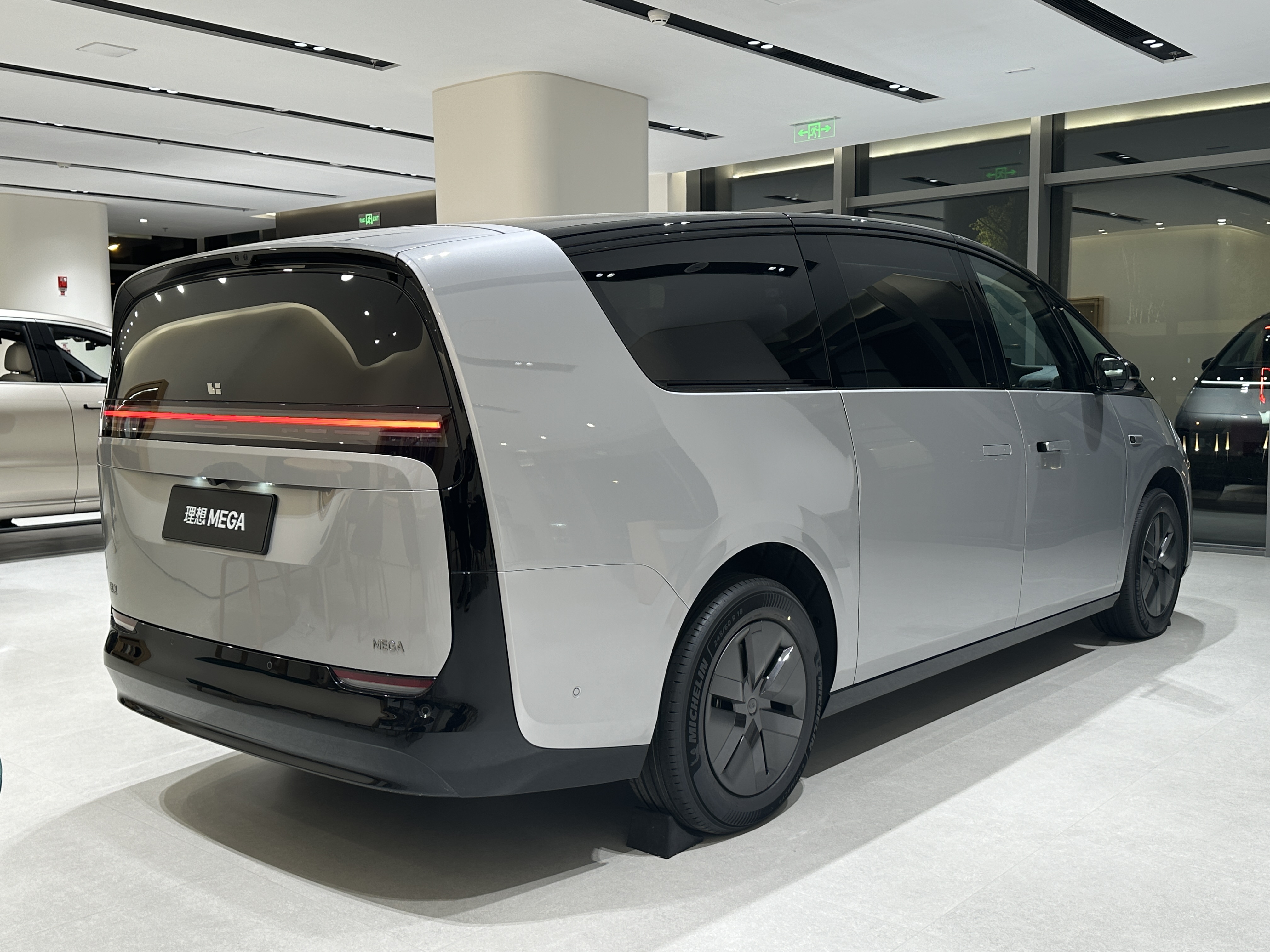 Li Auto MEGA: Pure Electric MPV Guide 2026