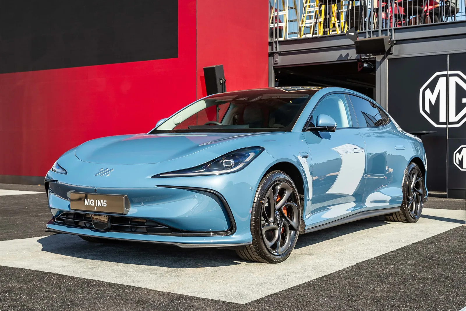 MG IM5: Premium Sedan Specs and Availability