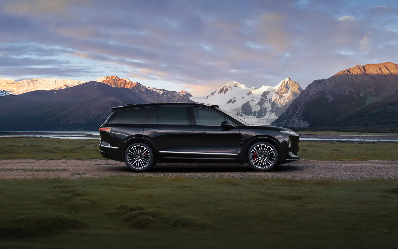 NIO ES8 Complete Guide: Flagship 6-Seat SUV, Battery Swap - Image 3