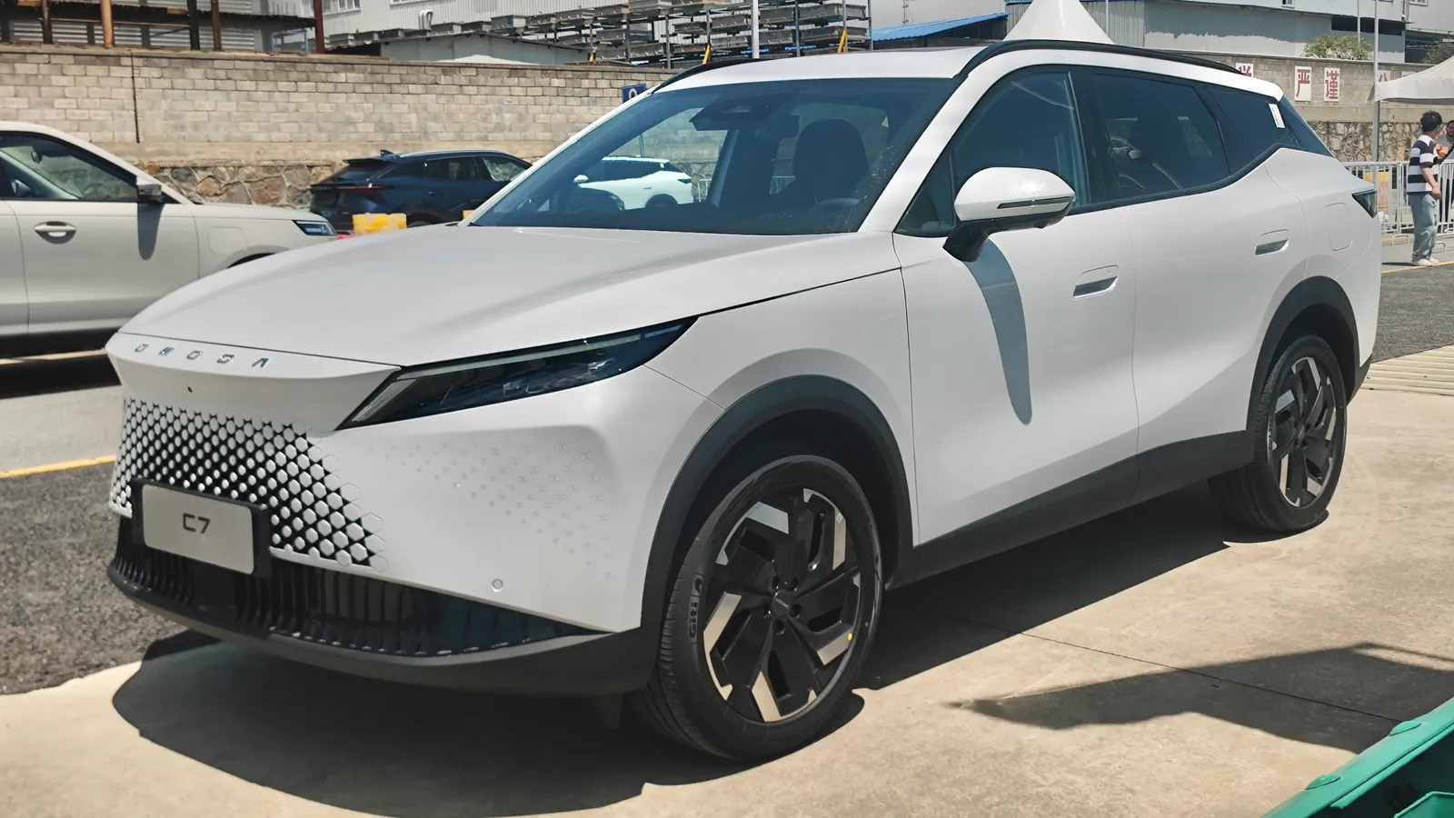 Omoda 7: Mid-Size SUV — PHEV Option, Specs and Price - Image 3