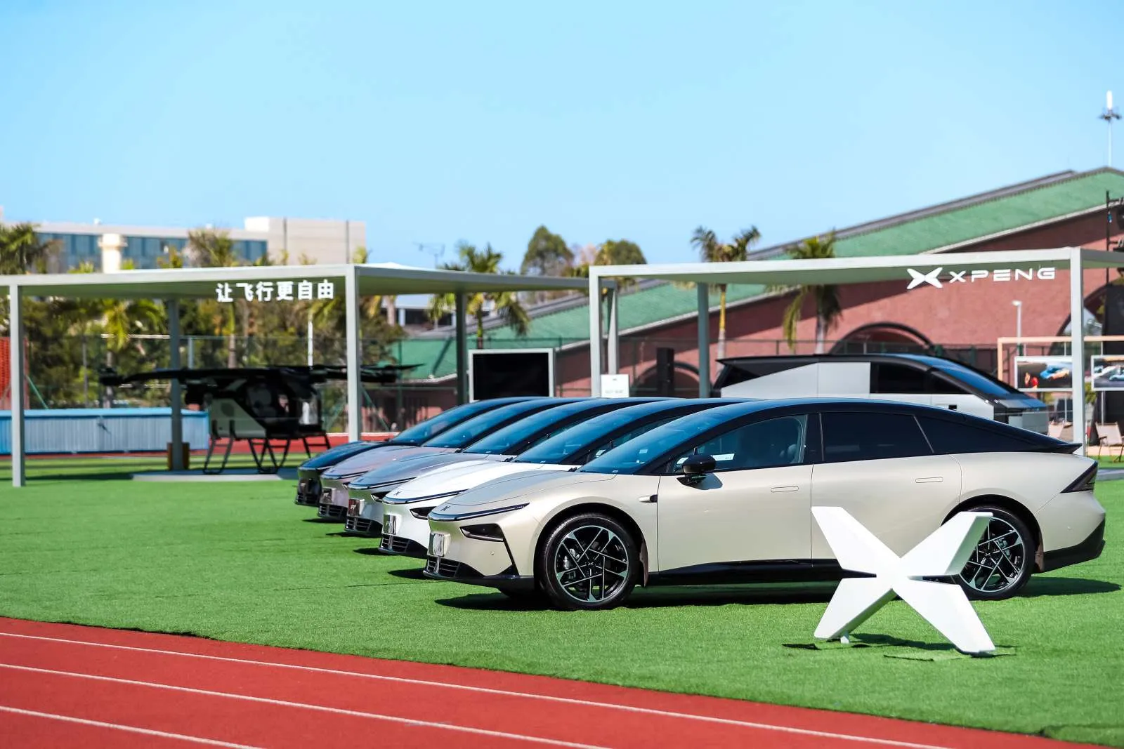 XPeng P7+ Guide 2026: 29-Inch AR-HUD, 800V, Europe - Image 2