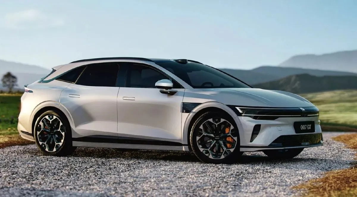 Zeekr 007 GT: 2.84s Sedan, 35.5-Inch HUD — Review