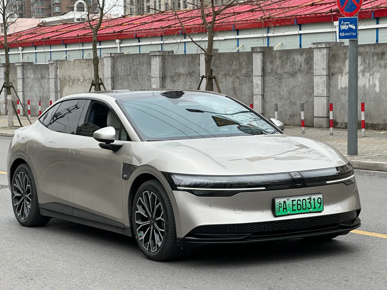 Zeekr 007 GT: 2.84s Sedan, 35.5-Inch HUD — Review - Image 3